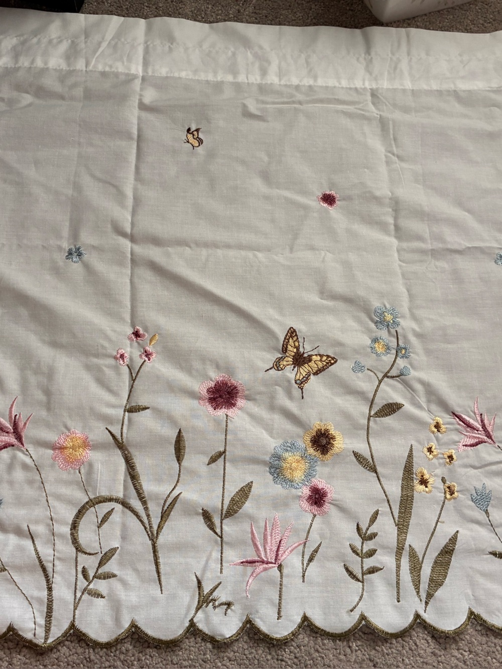 Embroidered Floral Scalloped Window Curtans in White with Multicolor Accents